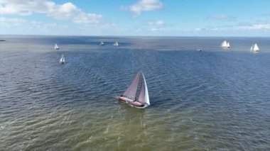 Hollanda, Friesland 'daki yarışmadan kalma hava aracı.