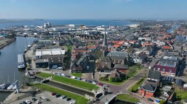 Hollanda, Friesland 'daki tarihi şehir Lemmer' den gelen hava aracı.