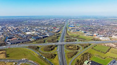 Hollanda 'daki Amersfoort yakınlarındaki A1 ve A28 otobanlarından Hoevelaken kavşağından gelen hava aracı.
