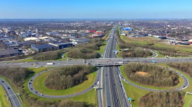 Hollanda 'daki Amersfoort yakınlarındaki A1 ve A28 numaralı otobanlardan Hoevelaken hava sahaları.