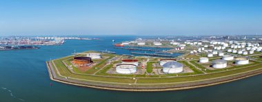 Hollanda 'daki Rotterdam limanındaki sanayi havacılığı.