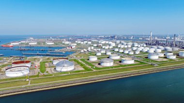 Hollanda 'daki Rotterdam Limanı' nda sanayi havacılığı.