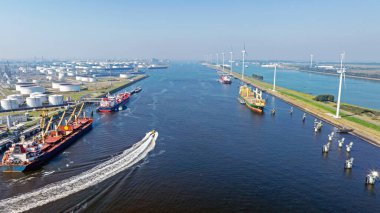Hollanda 'daki Rotterdam limanından havadan.