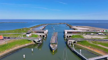 Hollanda 'nın Afsluitdijk bölgesindeki Kornwerderzand' daki hava sahalarından zaman aşımı.