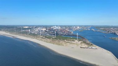 Hollanda 'daki IJmuiden yakınlarındaki sanayi havacılığı