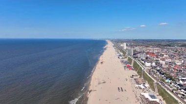 Hollanda 'daki Kuzey Denizi' ndeki Zandvoort şehrinden havadan.