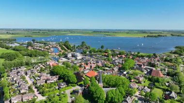 Hollanda, Friesland 'daki Langweer su sporları kasabasından gelen hava aracı.