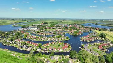 Hollanda, Friesland 'daki su sporlarıyla tanınan Terherne turistik kasabasından.