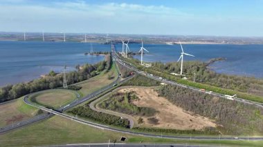 Hollanda 'daki Hellegatsplein kavşağından hava desteği