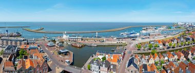 Hollanda 'nın Wadden Denizi' ndeki Harlingen şehrinden gelen hava manzarası.