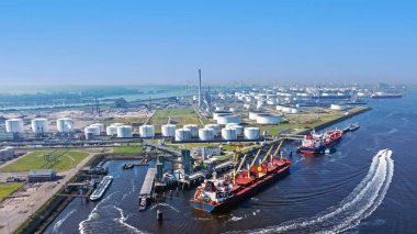 Hollanda 'daki Rotterdam limanından havadan.