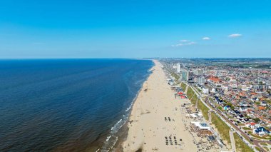 Hollanda 'nın Kuzey Denizi' ndeki Zandvoort kasabasından gelen hava güzel bir yaz gününde...