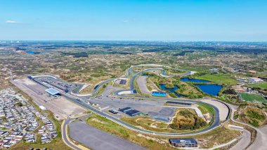 Zandvoort 'taki Formula 1 yarış pistinden havadan. Hollanda.