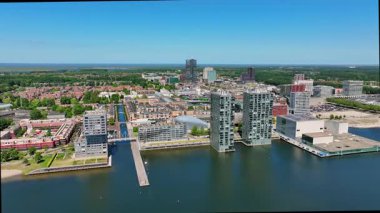 Hollanda 'daki Almere şehrinden havadan.