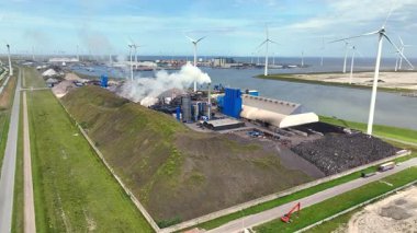 Hollanda 'daki Eemshaven' daki bir geri dönüşüm şirketinin klibi.