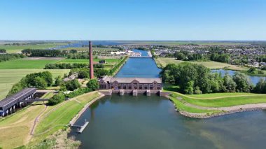 Hollanda, Friesland yakınlarındaki tarihi Wouda pompa istasyonundan havadan.