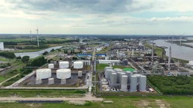 Hollanda 'daki Delftzijl yakınlarındaki sanayiden havadan görüntüler