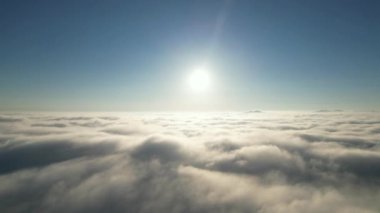 Bulutların üstünde