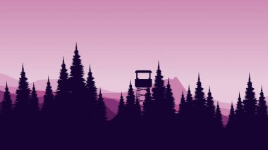 Ormandaki bir dağın silueti.