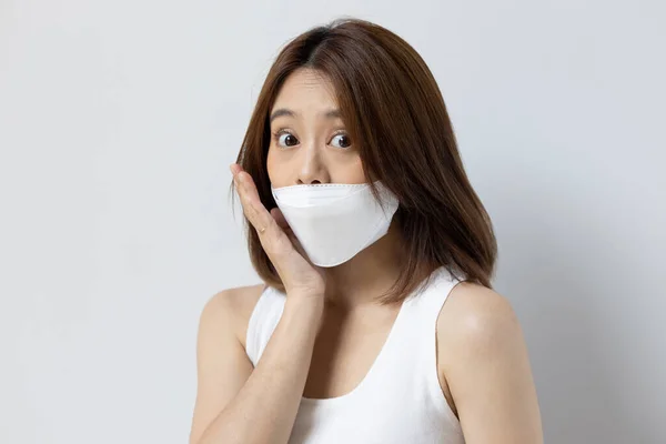Mujer Empezar Relajarse Usar Máscara Serio Menos Que Sea Necesario — Foto de Stock