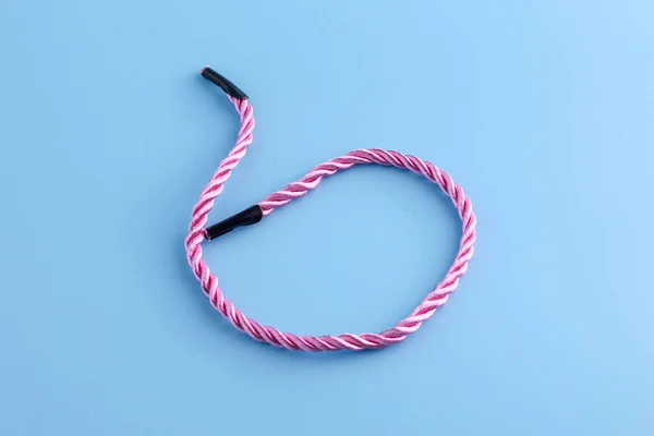 Immagine Sfondo Blu Con Una Corda Rosa Pastello — Foto Stock