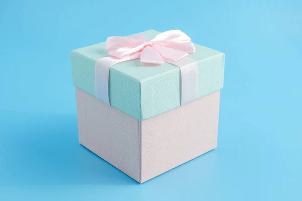 Δώρο Ένα Όμορφο Πακέτο Κουτί Δώρα Χαρακτηριστικά Εορταστική Διάθεση Δώρο — Φωτογραφία Αρχείου