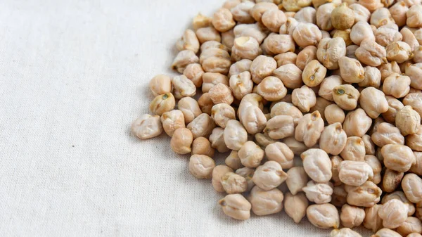 新鮮なひよこ豆の有機マメ科植物の健康的な食事を作る — ストック写真