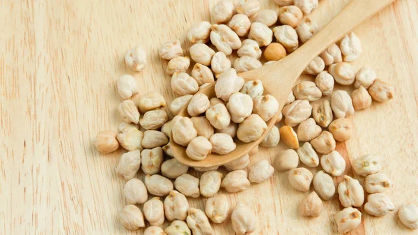 新鲜的鹰嘴豆有机豆类使素食健康 — 图库照片