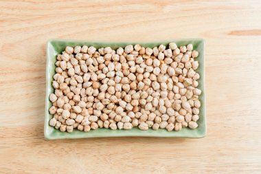 Taze taze nohut organik baklagiller sağlıklı bir vejetaryen yemeği yapar