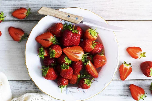 Strawberry Plate Knife Flat Lay — Stock Photo, Image