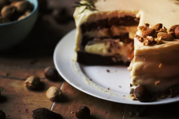 自制巧克力坚果蛋糕食品摄影食谱 — 图库照片