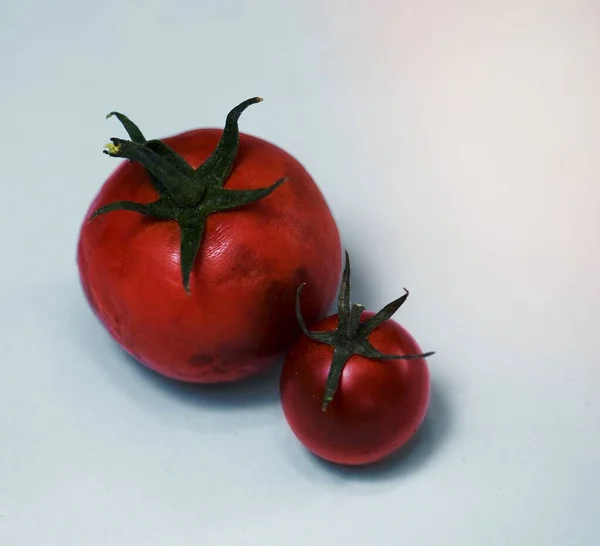 Tomates Naturelles Isolées Sur Fond — Photo