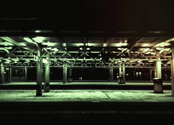 Mörk Tyst Parkeringsplats Natten — Stockfoto