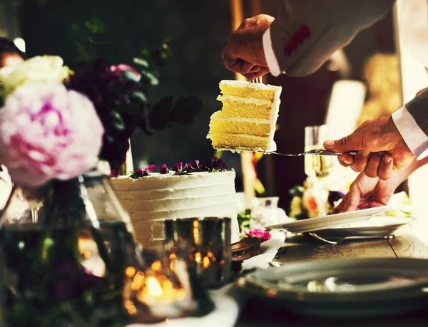 Кусочек Свадебного Торта — стоковое фото