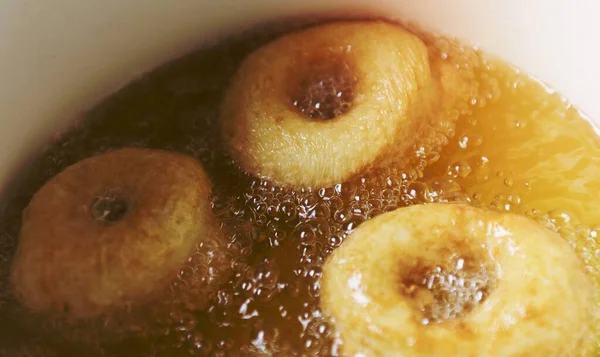 Donuts Bir Pot Kızartma Derin — Stok fotoğraf