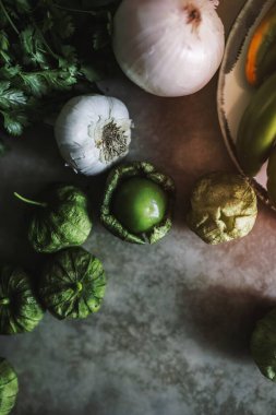 Taze malzemeler için yeşil tomatillos salsa