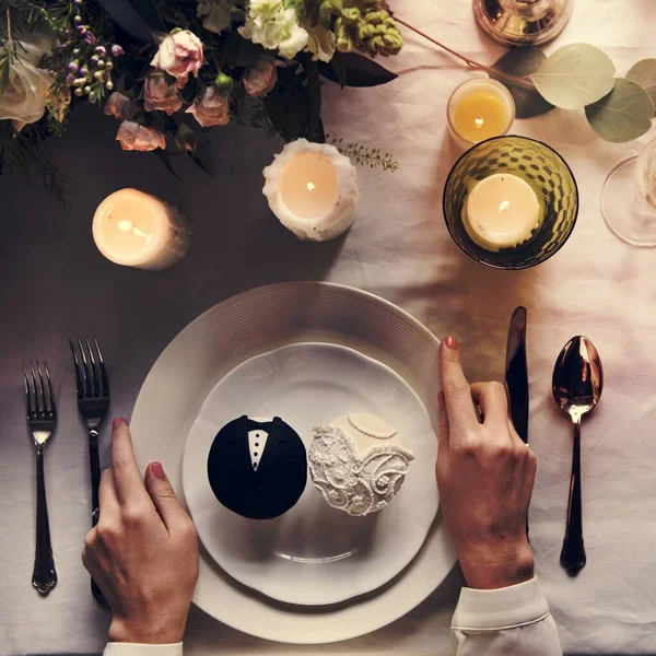 Köstliche Braut Und Bräutigam Cup Cakes Dessert Bakery Hochzeit Recep — Stockfoto