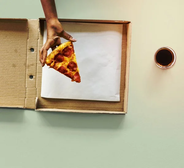 Последний Кусочек Пиццы Коробке — стоковое фото