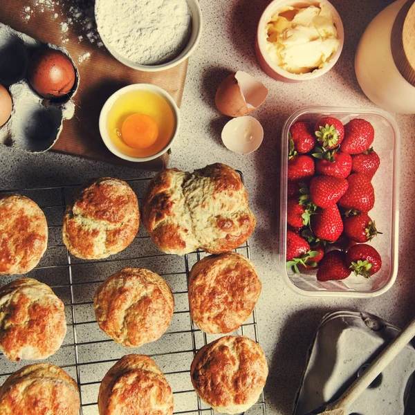 Baked Scone Pastry Eggs Aardbeienconcept — Stockfoto