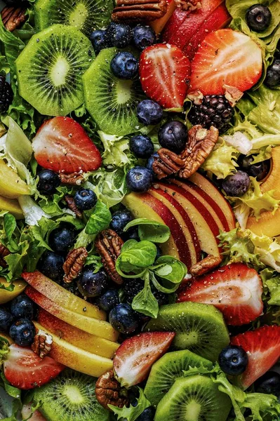 Sebzeli Cevizli Sağlıklı Meyve Salatası — Stok fotoğraf
