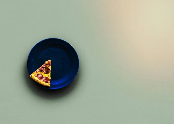 Stück Pizza Der Italienischen Küche — Stockfoto