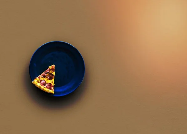 Stück Pizza Der Italienischen Küche — Stockfoto