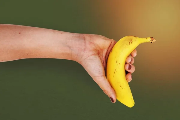 Holding Banana Fruit Studio Concept — Foto Stock