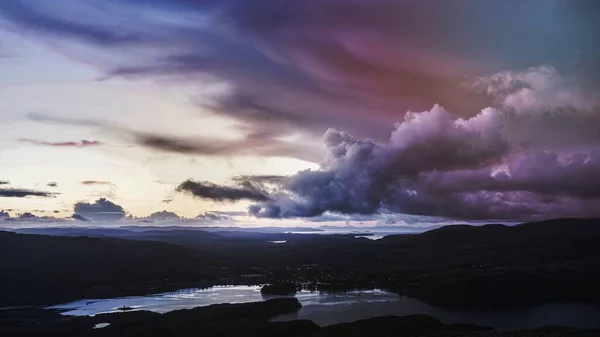 Cielo Nublado Sobre Una Ciudad Isla Skye Escocia — Foto de Stock