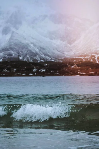 ノルウェーのロフトテン島の小さな波 — ストック写真