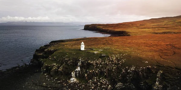 Drohnenschuss Auf Leuchtturm Auf Der Schottischen Insel Isle Skye — Stockfoto