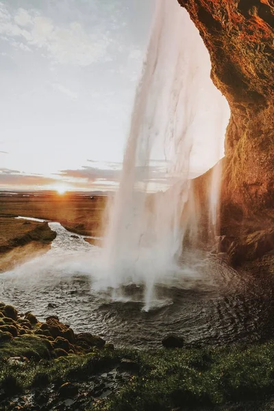 Visão Traseira Cachoeira Seljalandsfoss Islândia — Fotografia de Stock