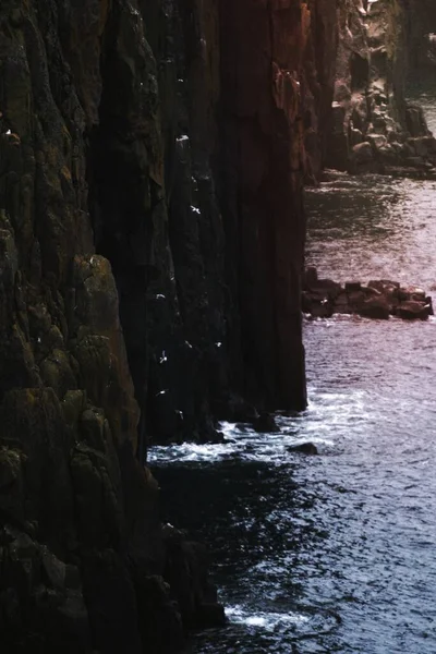 Penhasco Íngreme Neist Point Farol Ilha Skye Escócia — Fotografia de Stock
