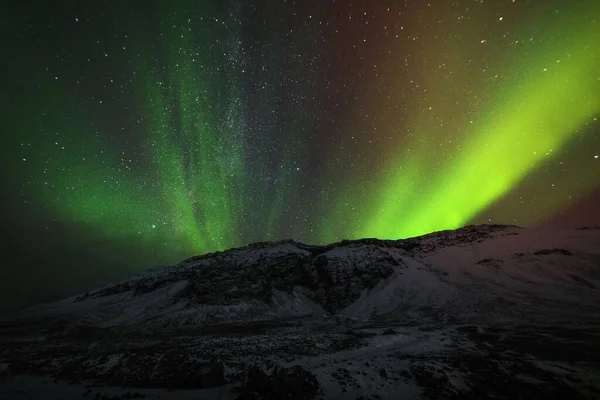 아이슬란드의 협곡의 북극광 — 스톡 사진