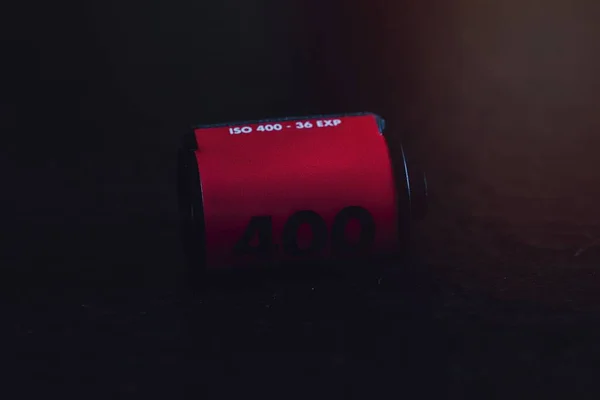 Красный Аналоговый Пленочный Рулон Iso 400 — стоковое фото
